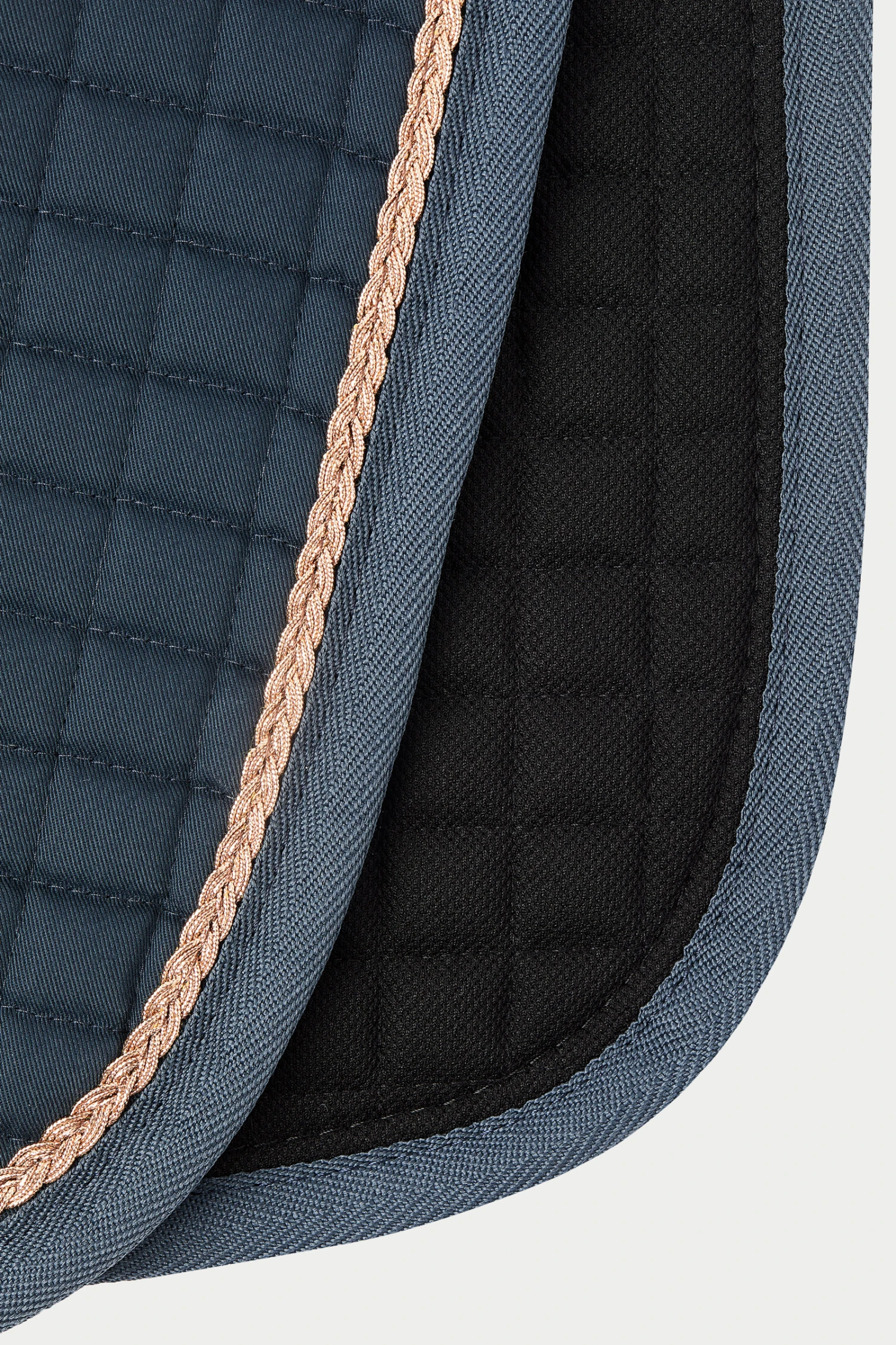 Horze Glarus Dressurschabracke Mit Metallischem Flechtdetail 15 Horze Glarus Dressurschabracke Mit Metallischem Flechtdetail – Bild 13