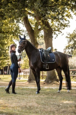 Horze Geneva Dressurschabracke Mit Kunstfell 37 Horze Geneva Dressurschabracke Mit Kunstfell -Cavallo Verkäufe 17436 VDB 4