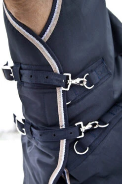 B Vertigo Georgina Weidedecke Mit Abnehmbarem Halsteil, 250g 24 B Vertigo Georgina Weidedecke Mit Abnehmbarem Halsteil, 250g -Cavallo Verkäufe 24133 VDB 04