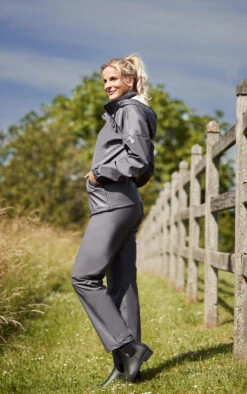 Horze Rory Damen Regenjacke & -hosen Set 29 Horze Rory Damen Regenjacke & -hosen Set -Cavallo Verkäufe 33629 bpg 10