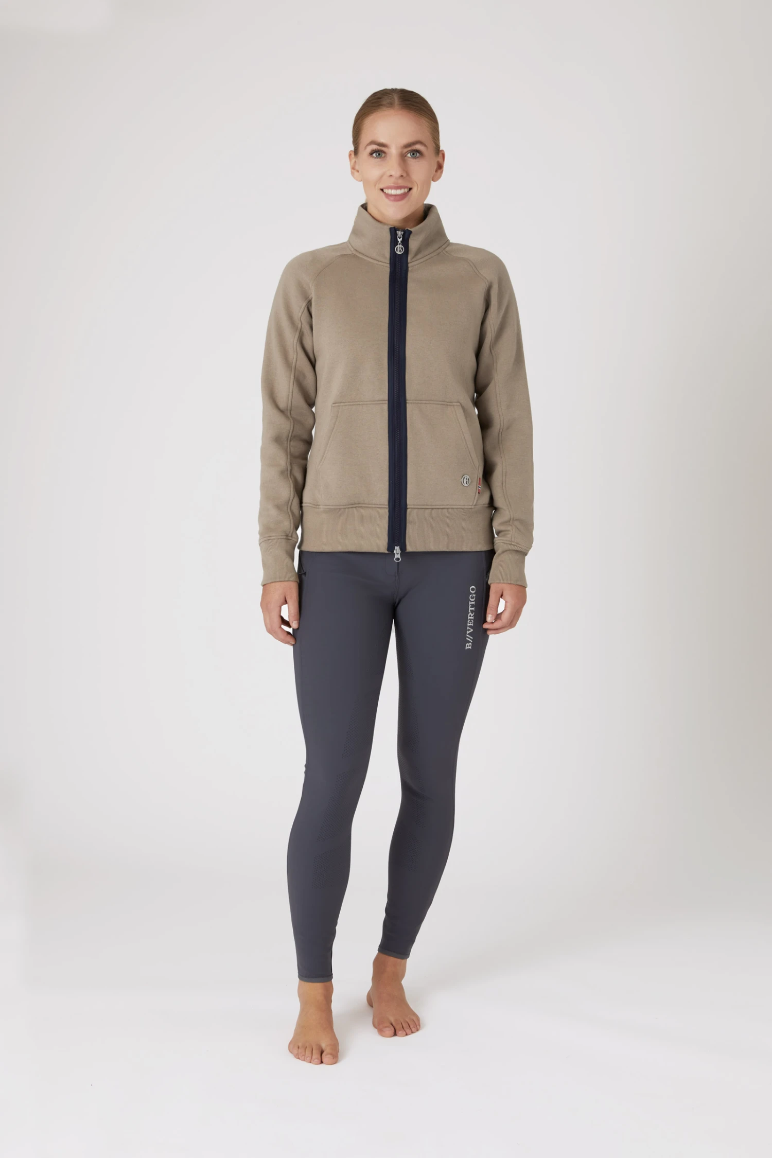 B Vertigo Gianne Damen Sweatshirtjacke Mit Logoprint 11 B Vertigo Gianne Damen Sweatshirtjacke Mit Logoprint – Bild 9