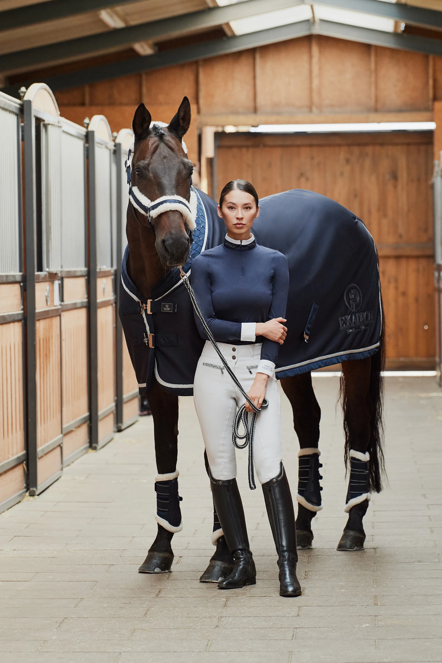 Eskadron Platinum Pure FS23 Dura Crystal Transportdecke 4 Eskadron Platinum Pure FS23 Dura Crystal Transportdecke – Bild 2